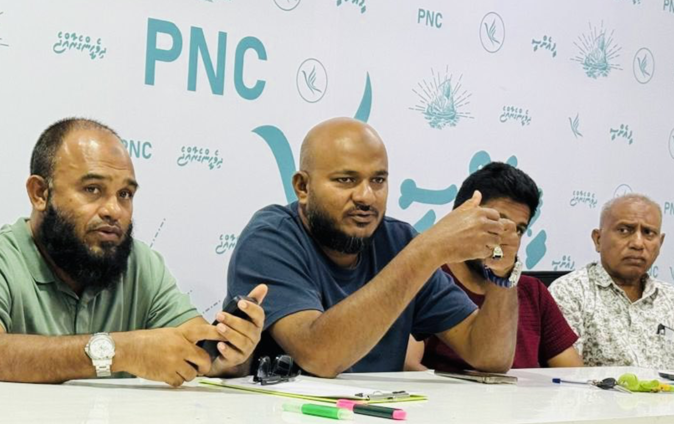 ސުޖާއު ރައީސް ޔާމީނަށް: ހިތްޕުޅު ގޯސްވާނޭ ކަމެއްނެތް، މިތިބީ ރައީސް މުޢިއްޒާއެކު ގަދަކޮށް