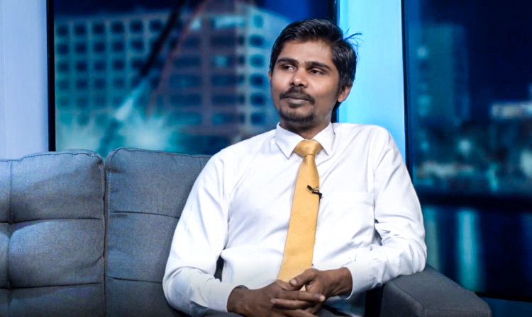 ފައްޔާޒަކީ މެންބަރުންނަށް މެއްސަށް މަދިރިއަށް ބޯވަޔަށް ނުގޮވާ ކެމްޕޭންކުރާ ކެންޑިޑޭޓު: މޫކޭ