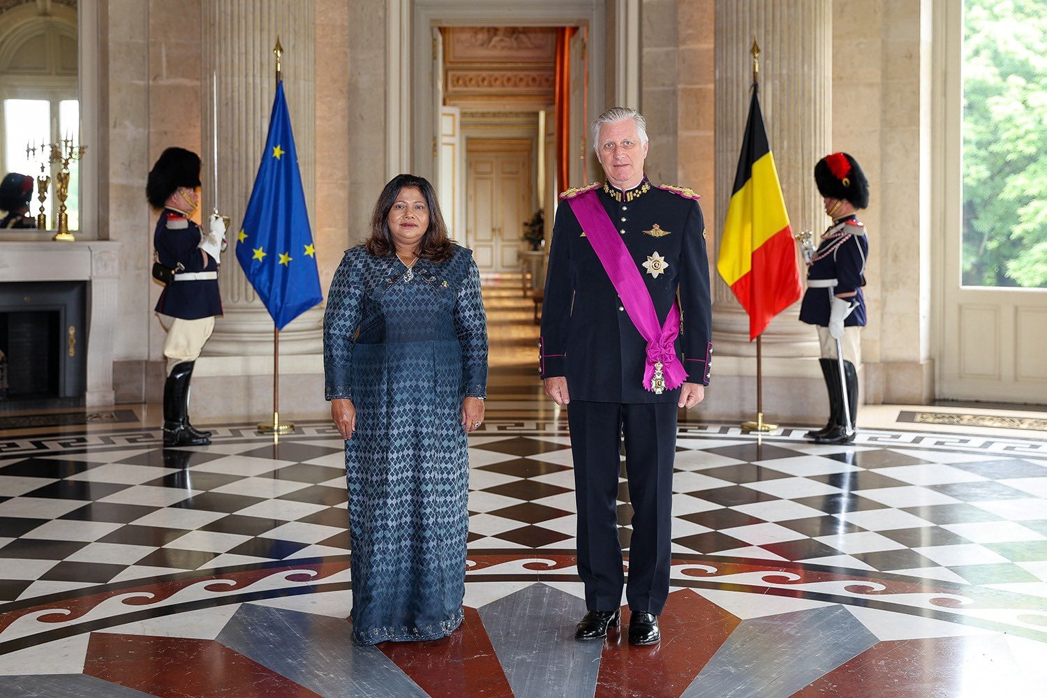 ބެލްޖިއަމަށް ކަނޑައެޅުއްވި ސަފީރު އެކަމަނާގެ ސަފީރުކަމުގެ ފަތްކޮޅު ރަސްގެފާނަށް އަރުވައިފި