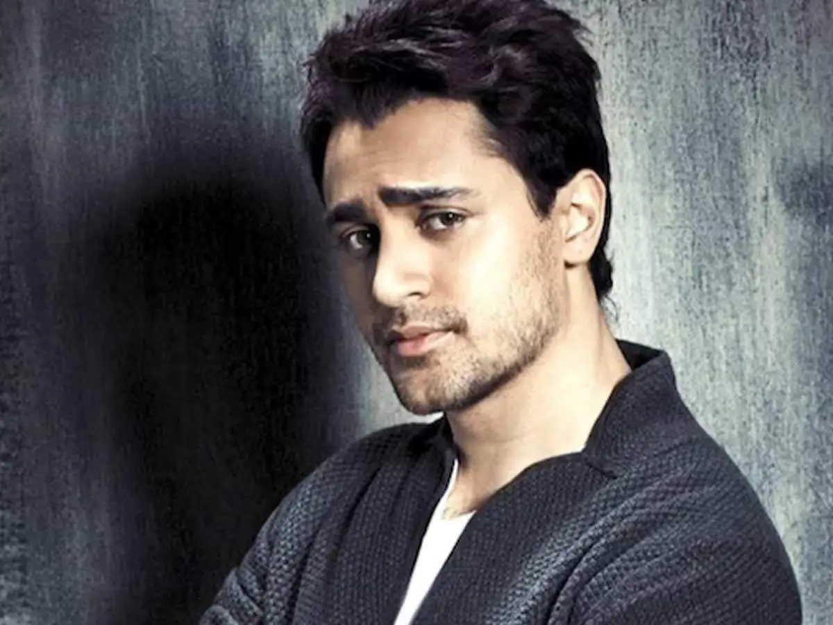 ބޮލީވުޑްގައި އޮންނަ ވާދަވެރިކަމާ މެދު އިމްރާން ޚާން ކަންބޮޑުވުން ފާޅުކޮށްފި