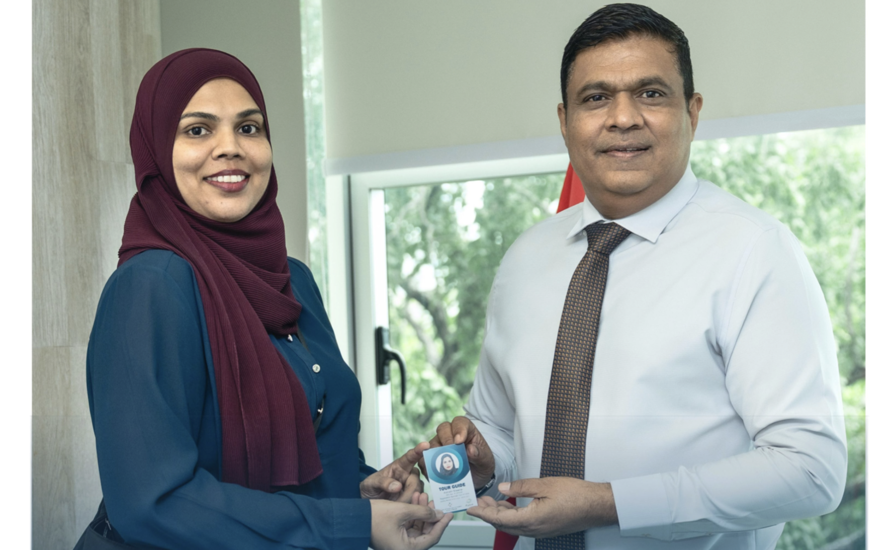 ރާއްޖޭގެ ފުރަތަމަ އަންހެން ޓުއަރ ގައިޑަކަށް ޢާއިޝަތު ޝީނާ