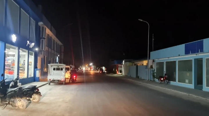 އައްޑޫ ސިޓީއިން ކަރަންޓު ކެނޑި، ރައްޔިތުން ތަހައްމަލު ކުރަނީ ދަތި އުނދަގޫ ވަގުތުތަކެއް