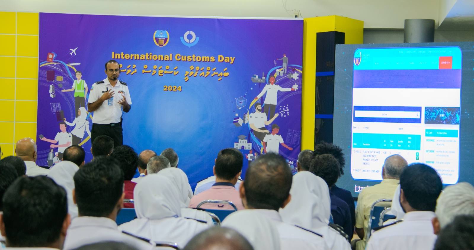 ކަސްޓަމްސްއިން އޭއައި ބޭނުންކުރަން ފަށައިފި