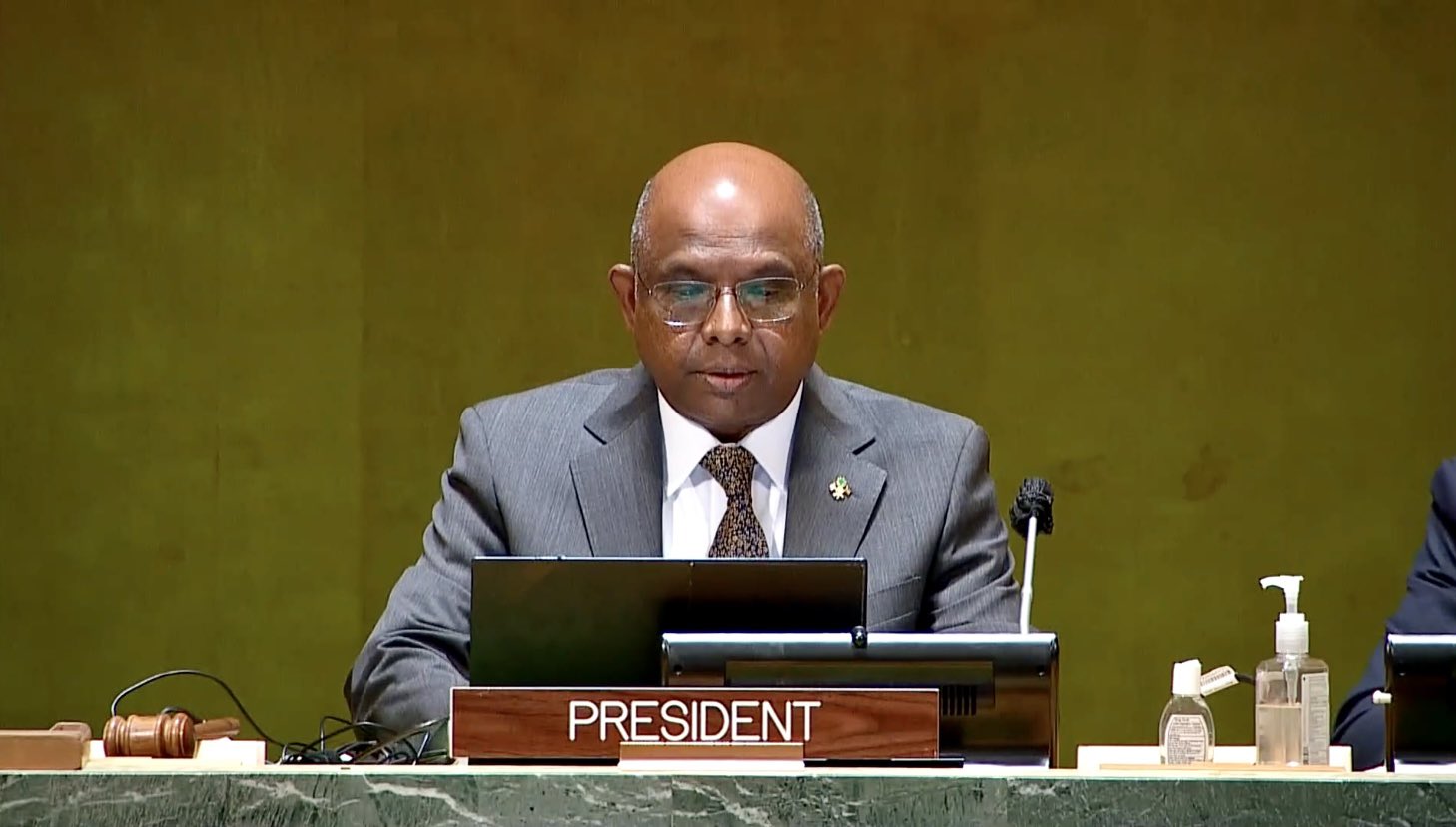 މައްސަލަތައް ހައްލުކުރެވޭނީ ގުޅިގެން؛ ވަކިވެގެން ހާސިލުވާނެކަމެއް ނެތް: ޝާހިދު