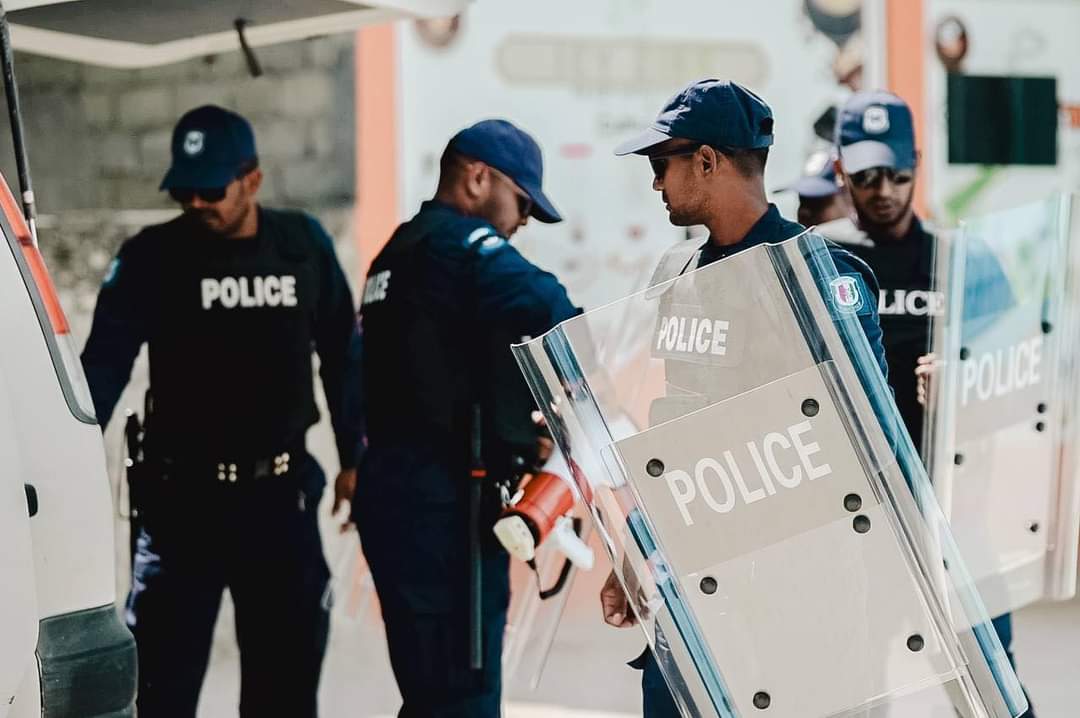 މާލޭ ގެއެއްގައި ފިރިހެނަކު ރަހީނުކުރި ތިން މީހަކު ހައްޔަރުކޮށްފި