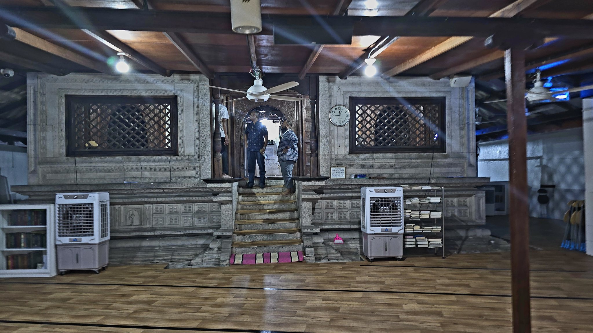 މި މަހު އެކަނި އީދު މިސްކިތުން 10 ފަންކާ ވަގަށް ގެންގޮސްފި