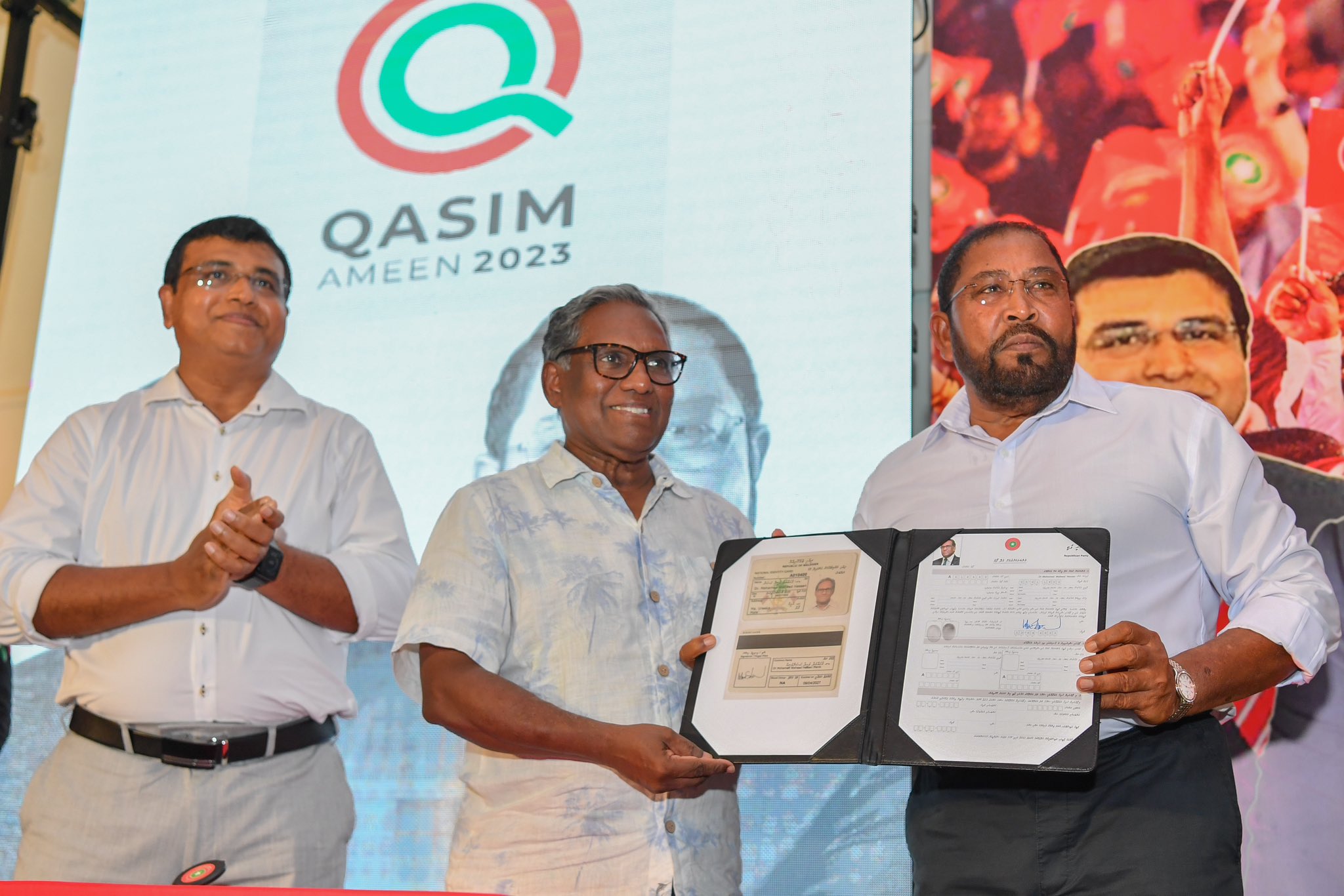 ޑރ. ވަހީދާއި ޑރ. ޝައިނީ ޖުމްހޫރީ ޕާޓީއަށް ސޮއިކޮށްފި