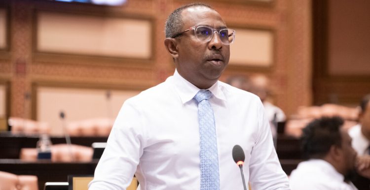 ނަޝީދުގެ އިތުބާރު ނެތްކަމުގެ މައްސަލަަ ކުޅޭ ކުޅޭ ކުޅިވަރަކަށް ނުހަދާ: އާޒިމް