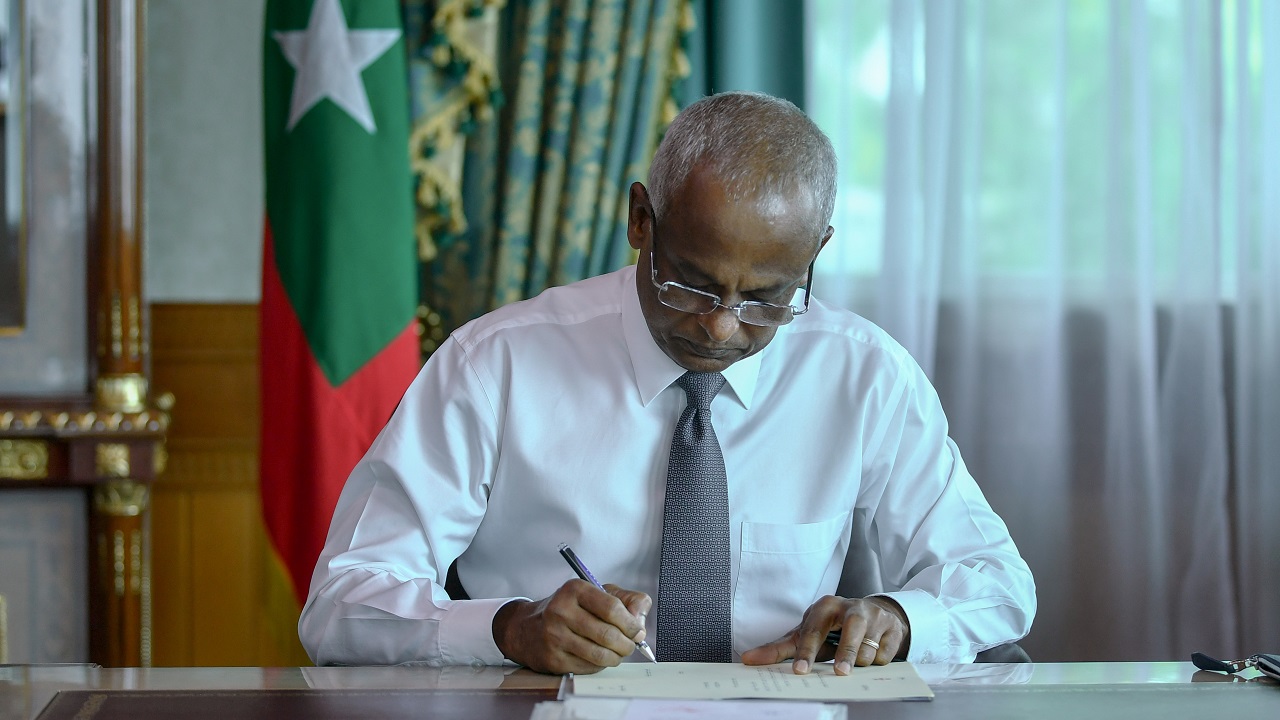 ދިވެހިރާއްޖޭގެ ޓޫރިޒަމާ ބެހޭ ޤާނޫނަށް 10 ވަނަ އިޞްލާޙު ގެނައުމުގެ ބިލު ތަޞްދީޤުކުރައްވައިފި