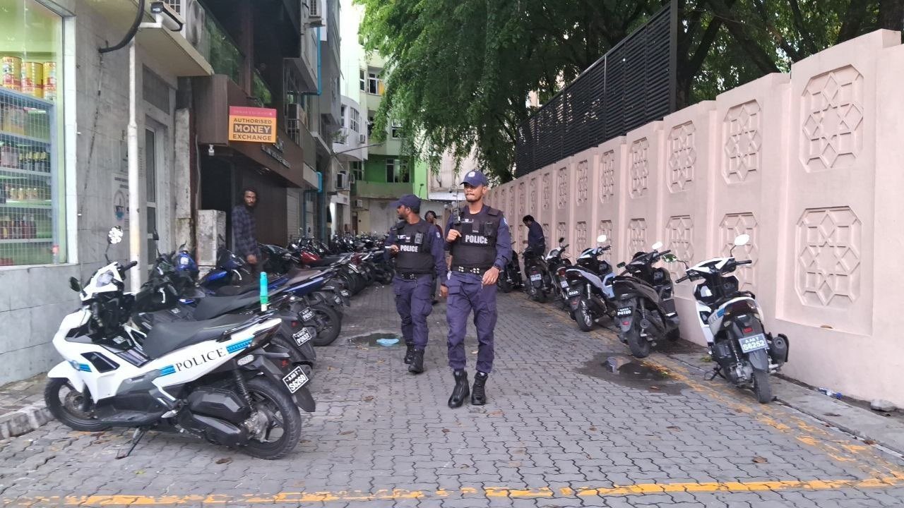 މިދިޔަ ހަފްތާގައި ފުލުހުން ފަނަރަހާއަށްވުރެ ގިނަތަނެއް ބަލައި ފާސްކޮށްފި