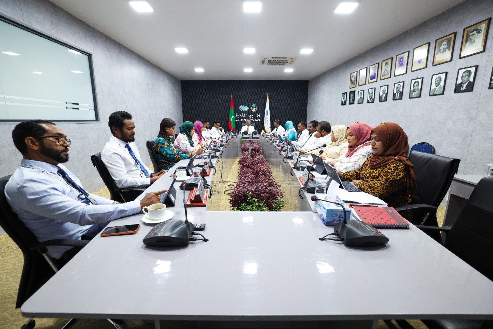 މާލޭގައި ދިރިއުޅޭ ރަށްރަށުގެ ރައްޔިތުންނާ ބައްދަލުކުރަން ކައުންސިލްތަކަށް ހިލޭ ޖާގަ ދޫކުރަނީ