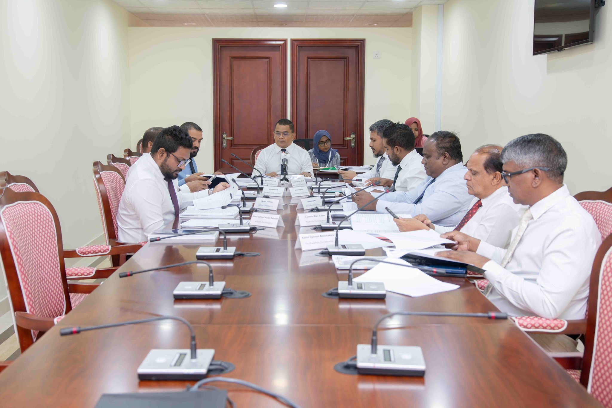 އެއް މައުޟޫއަކަށް ދެ ޕެޓިޝަން ހުށައެޅޭ އިސްލާޙް ކޮމިޓީން ފާސްކޮށްފި