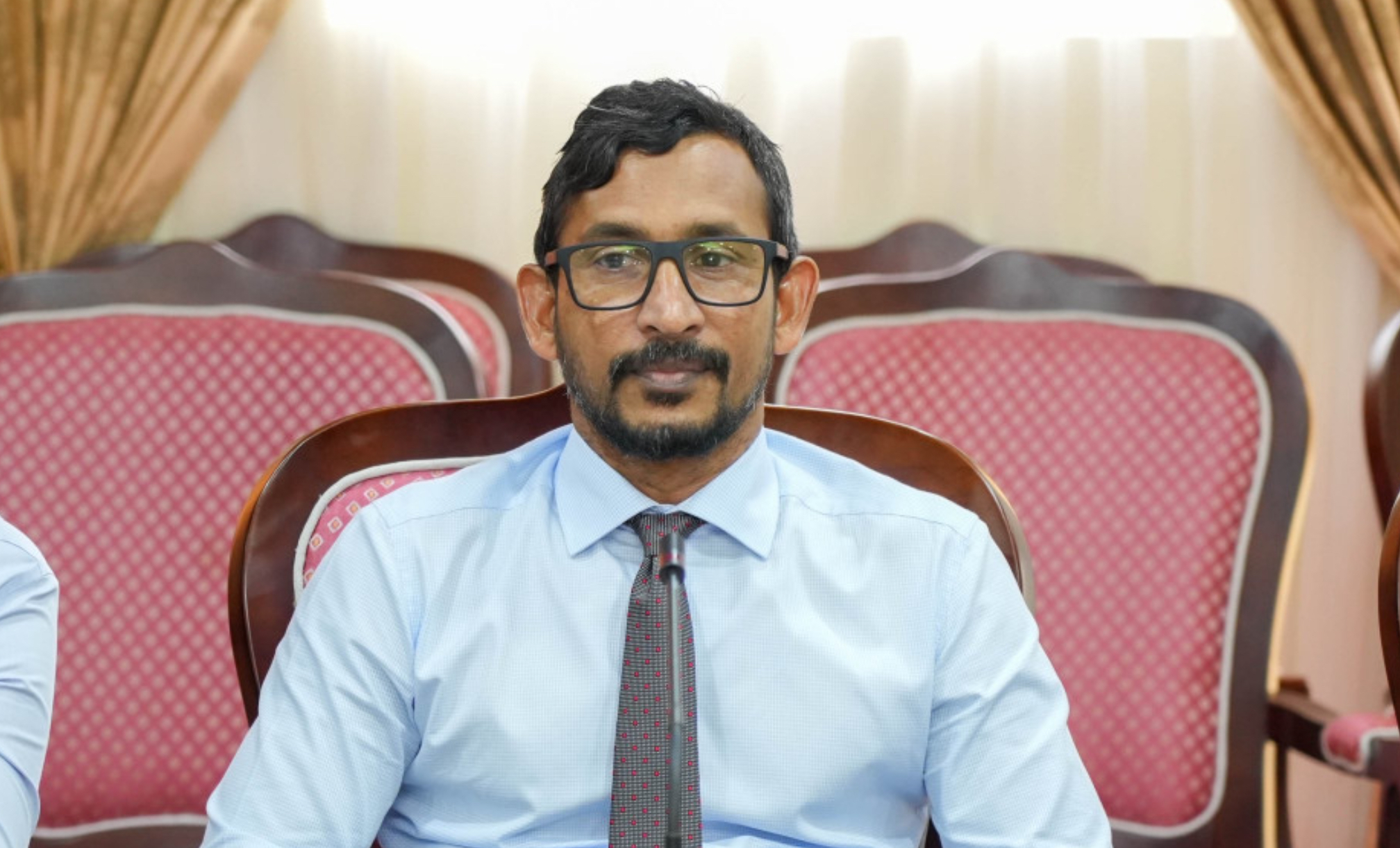 ޕީއެންސީން ފުރުސަތު ނުދޭނަމަ އެމްޑީޕީ މެންބަރުންނަށް މަޖިލީހުގައި ކޮޅަށްވެސް ނުތެދުވެވޭނެ: ފަލާޙް