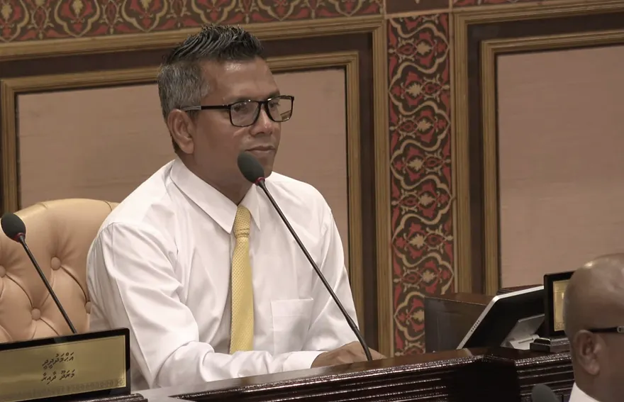 ހިތަދޫ އުތުރު ދާއިރާގެ މެންބަރުކަމުގެ ހުވާ އަބްދުﷲ ސޯދިގު ކުރައްވައިފި