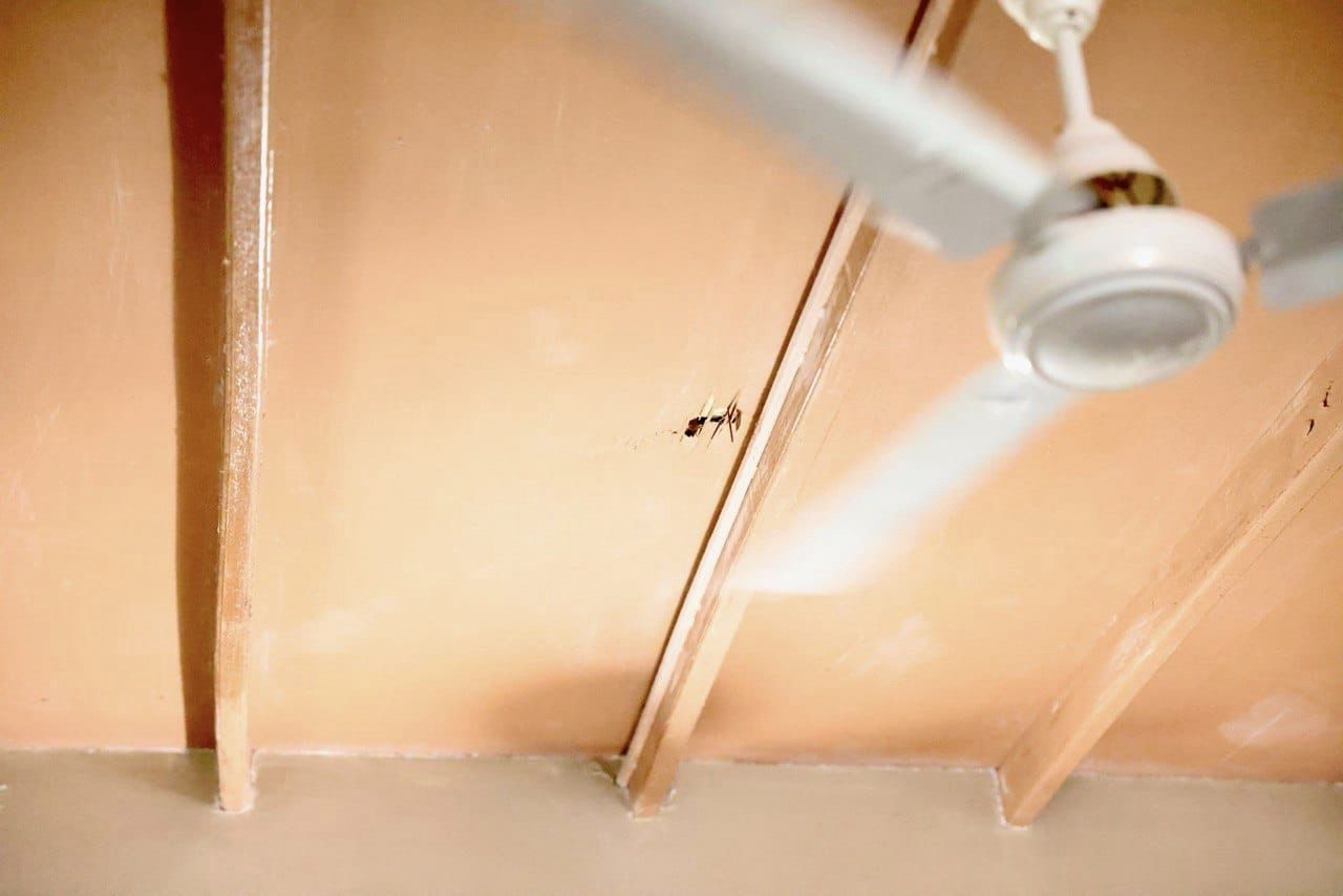 ފުރާޅު ފޫ އަޅުވައިލައި ކޮޓަރިއަށް ދަގަނޑުގަނޑެއް ވެއްޓުނު ގޭގެ ހާލަތު ބަލައިފި