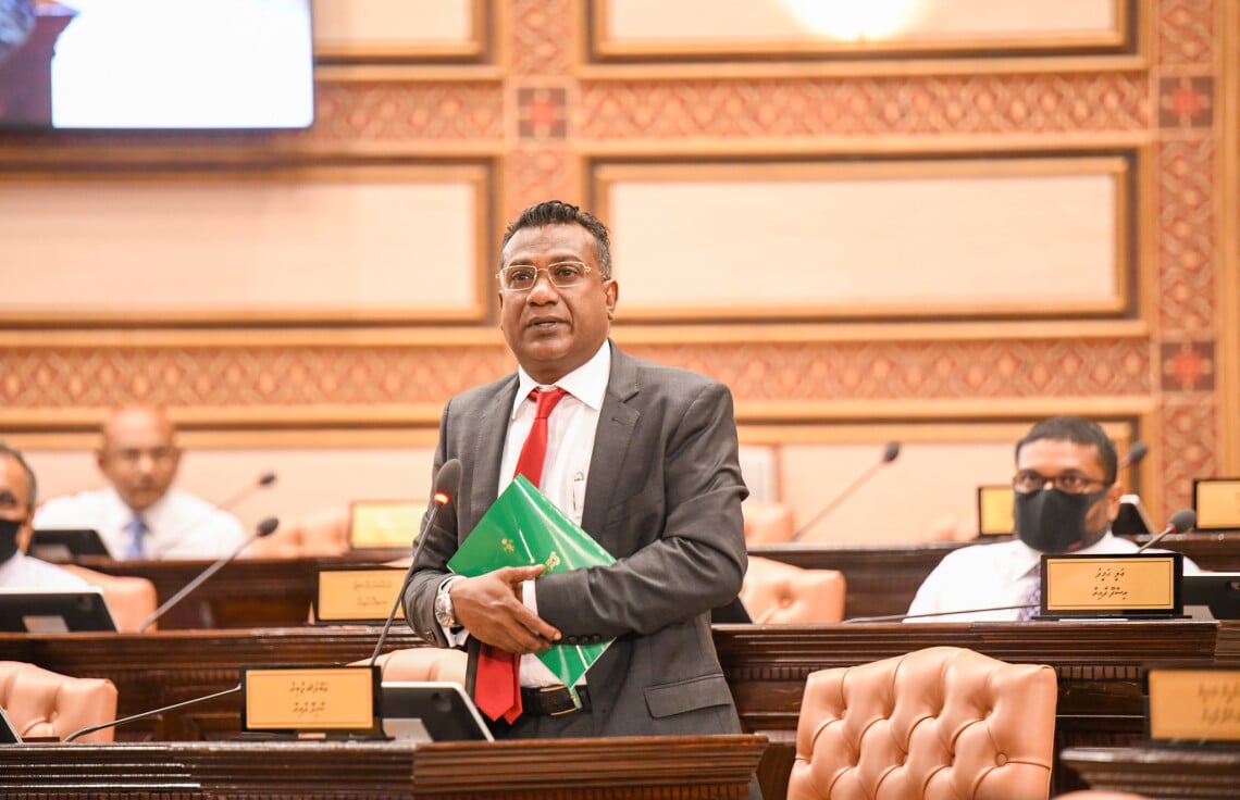 "އިންޑިއާ އައުޓް" ހަރަކާތް ހުއްޓާލުމަށް ގޮވާލާ ބަހުސް މަޖިލީހުގައި ފަށައިފި