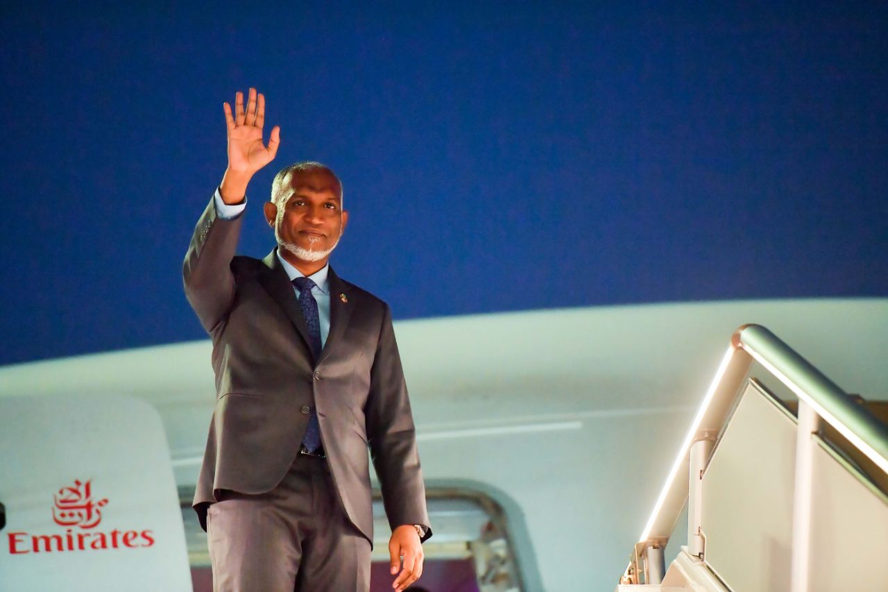 ރައީސް މުއިއްޒު މެލޭޝިއާއަށް ފުރާވަޑައިގެންފި