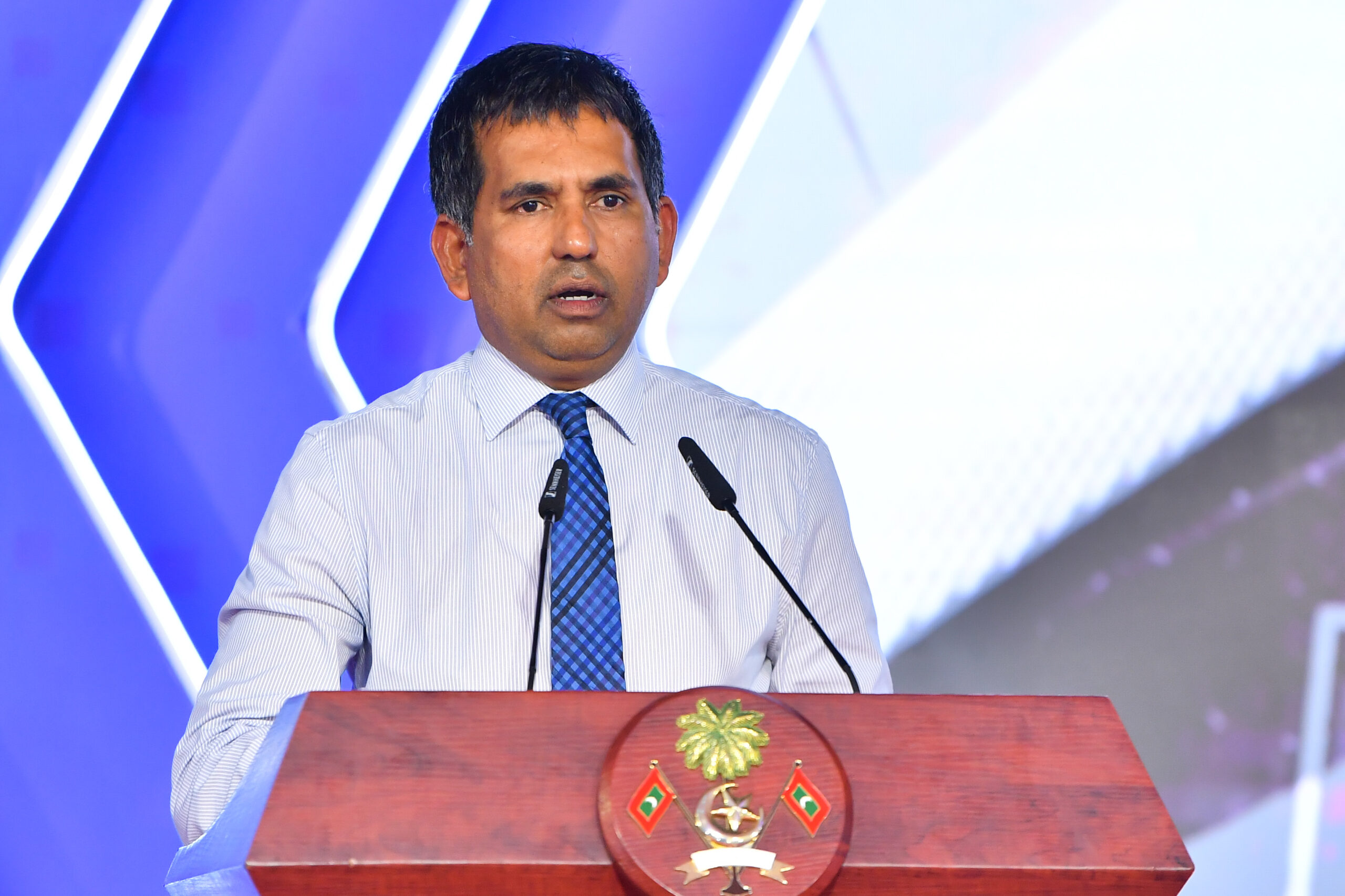 ރާއްޖޭގައި ފައިނޭންސް ކުރާނެ ފަރާތްތައް ނެތުމުން ބޮޑެތި މަޝްރޫއުތައް މަޑުޖެހޭ: މިނިސްޓަރ