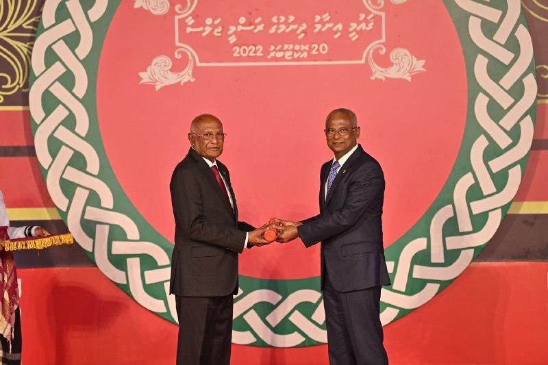 ކެރަފާ ނަސީމަށް ނިޝާން މުލީގޭ ޝަރަފުގެ ޢިއްޒަތް