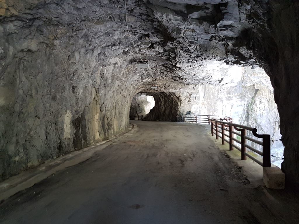 ބިންގަރާހެއްގައި 24 ގަޑި އިރު ބަންދުވެފައިތިބި ދެމެފިރިއަކު ސަލާމަތް ވެއްޖެ