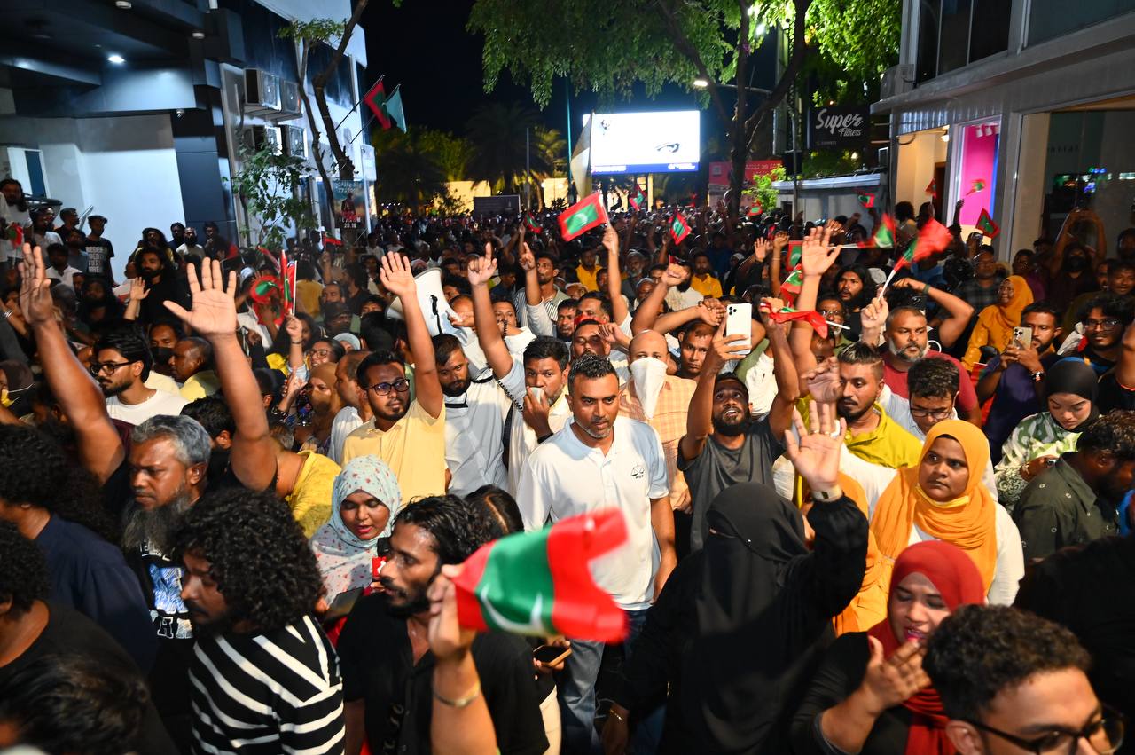 އެޗް.އާރް.ސީ.އެމް 'ސިޔާސީ ގޮނޑިކޮއްކޮއަކަށް': އިއްޔެގެ ޕްރެސްއާއި ގުޅިގެން ހައްގުތައް ހިމާޔަތްކުރުމަށް ގޮވާލައިފި