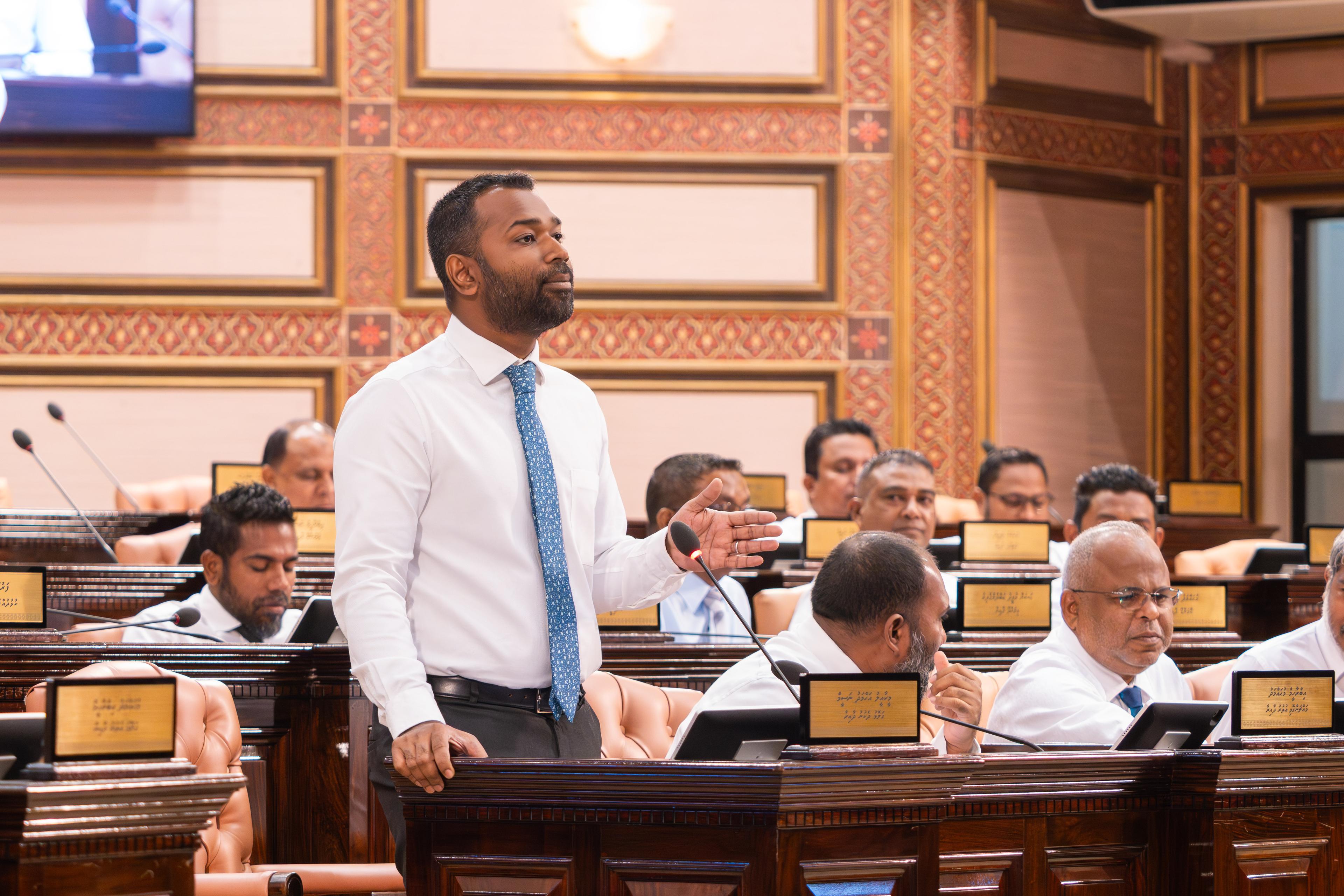 ސިޔާސަތުތައް ބަދަލުކޮށް ރައްޔިތުންނާ ގާތުން މަސައްކަތް ކޮށްގެން ނޫނީ ސަރުކާރަށް ވޯޓެއް ނުލިބޭނެ: މީކާއީލް