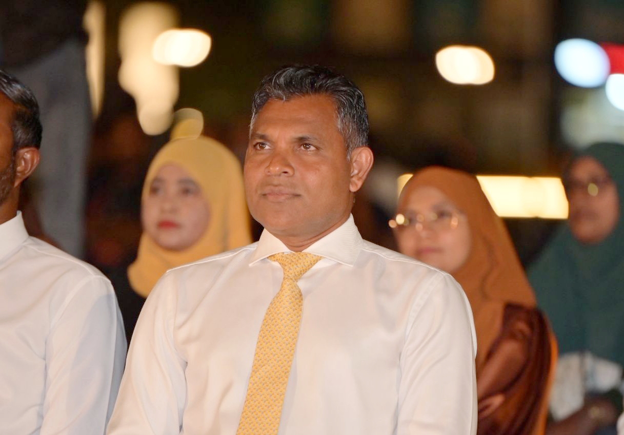 ކުންފުނިތަކާއި އޮފީސްތައް ހިންގަންވީ ސިވިލް ސާވިސް މީހުން، ސިޔާސީ މީހުންނެއް ނޫން: ފައިސަލް