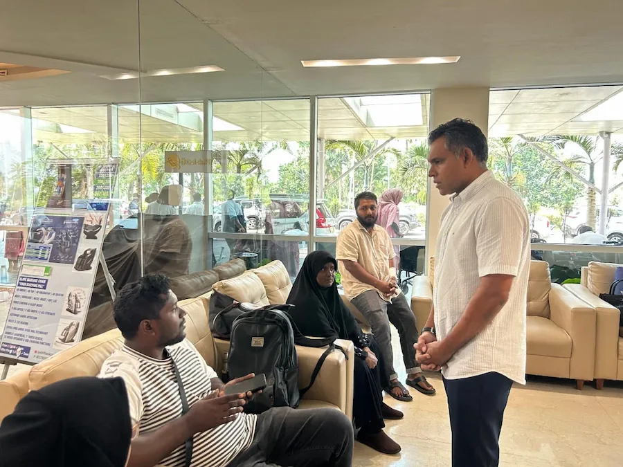 ކޮޗިންގައި ތިބި ދިވެހިންގެ ކަންބޮޑުވުންތައް ފައިސަލް ނަސީމް އަޑުއައްސަވައި، ބޭސްފަރުވާގެ ނިޒާމު ހަރުދަނާކުރައްވާނެ ކަމަށް ވިދާޅުވެއްޖެ