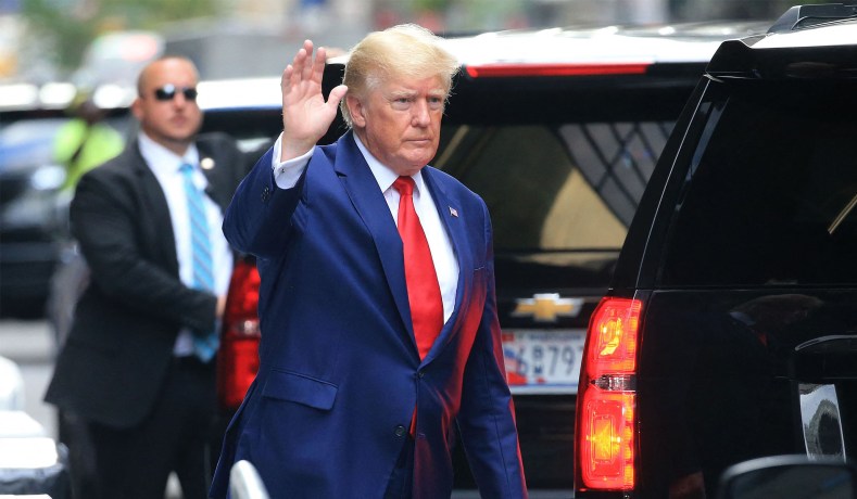 އެމެރިކާގެ ޤާނޫނު ހަދާ މަޖިލީހުގެ 85 މެންބަރުން ޓްރަމްޕްގެ އިސްތިއުފާއަށް ގޮވާލާފި