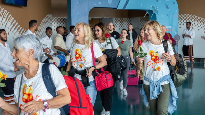 ހަނގުރާމައާ ގުޅިގެން ފްލައިޓްތައް ކެންސަލްވެ، ވެލާނާ އެއާޕޯޓުގައި 2000 އަށްވުރެ ގިނަ ފަތުރުވެރިން ތާށިވެފައި