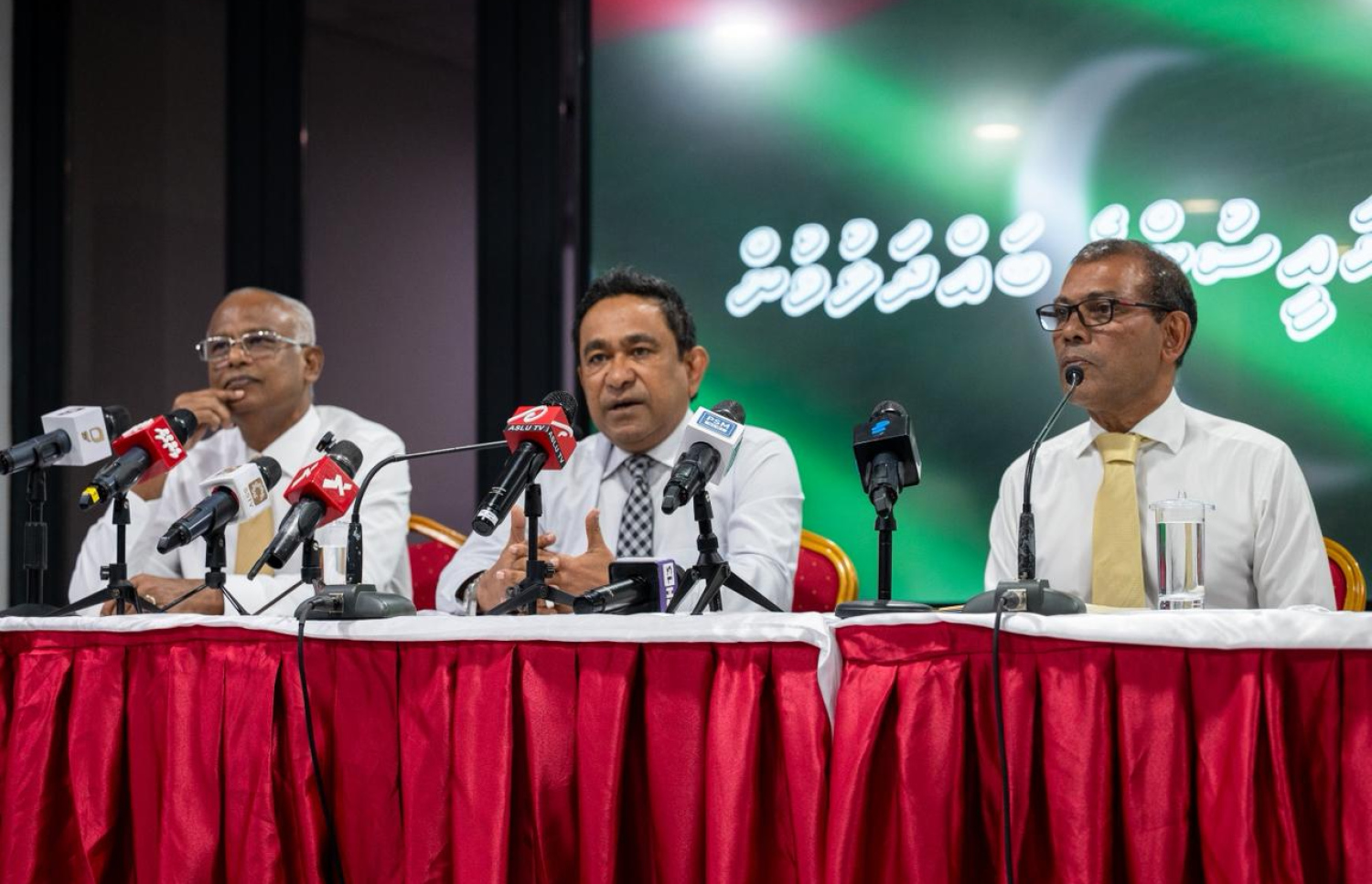 ތިން ރައީސުން މޭޒު ދޮށުގައި ތިބެގެން ރައީސް މުއިއްޒުގެ ވެރިކަމެއް ބަދަލުނުކުރެވޭނެ: ނަޝީދު