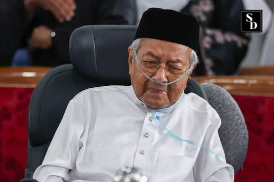 މެލޭޝިޔާގެ ކުރީގެ ބޮޑުވަޒީރު މަހާތީރު ހޮސްޕިޓަލުގައި އެޑްމިޓްކޮށްފި