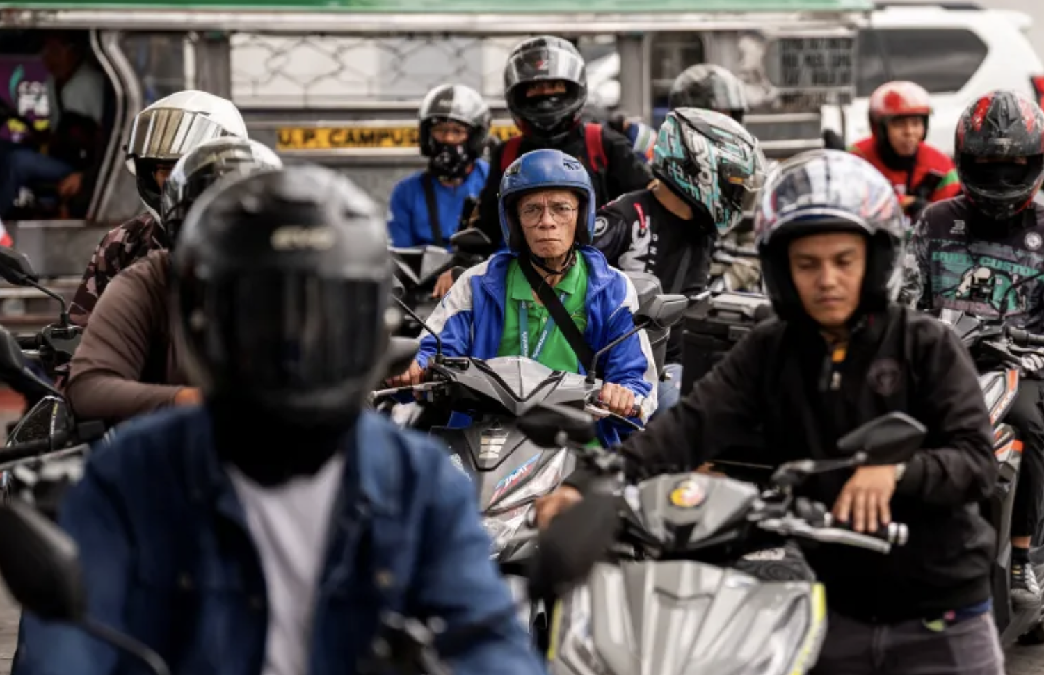 ހޮރްމޫޒް ކަނޑުއޮޅި ބަންދުވުން: ދެކުނު އިރުމަތީ އޭޝިއާގެ ގައުމުތަކަށް ތެލުގެ ދަތިކަން ކުރިމަތިވެއްޖެ