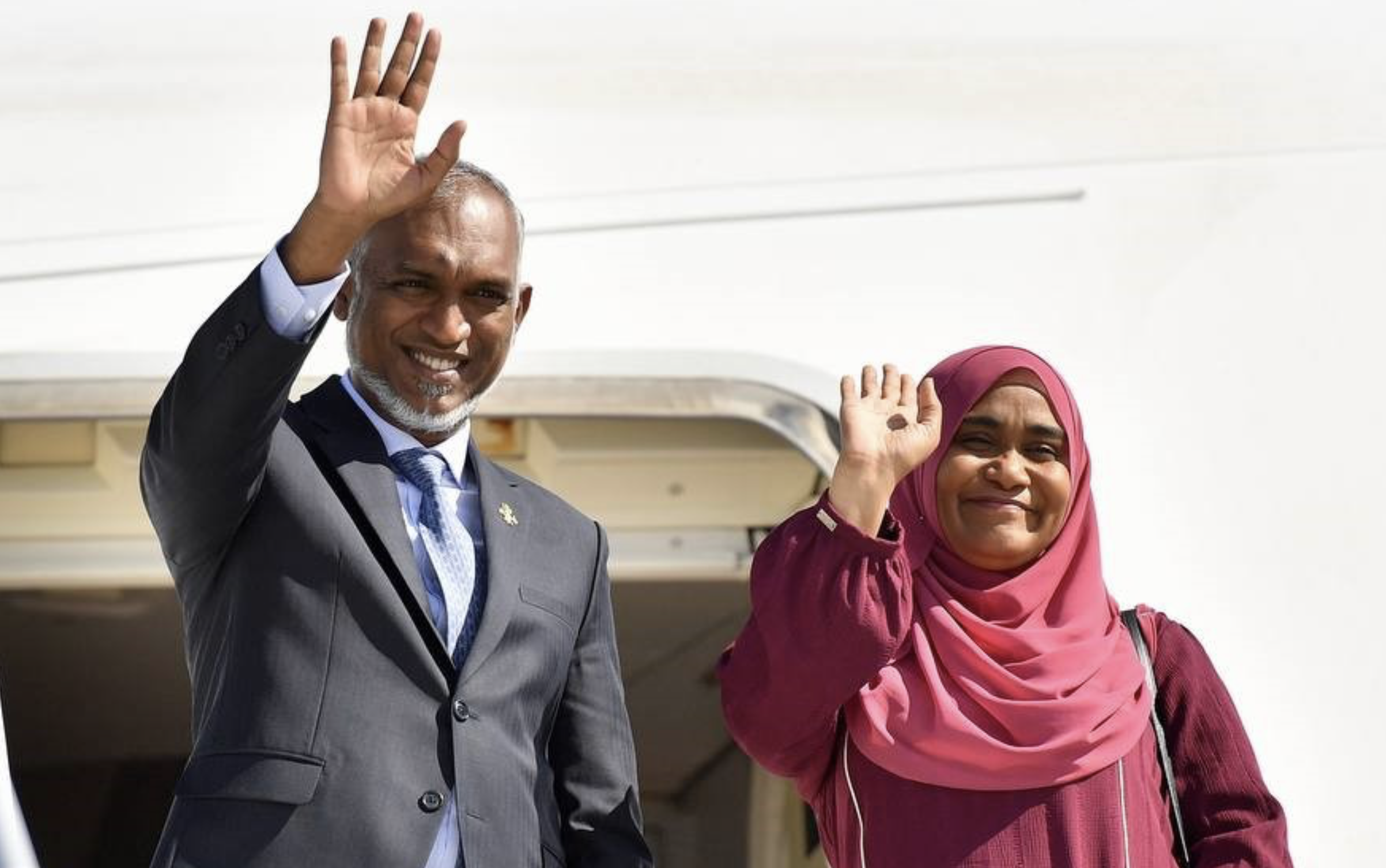 ރައީސްގެ ދެކަނބަލުން ސްރީލަންކާއަށް ރަސްމީ ދަތުރުފުޅެއް ފައްޓަވައިފި