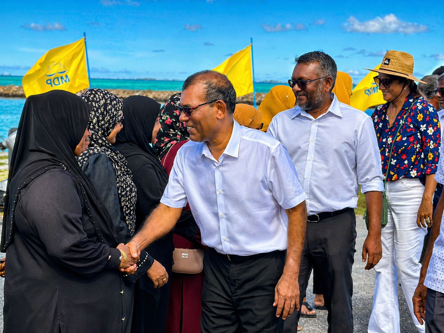 ރައީސް ނަޝީދާއި ވަފުދަށް ހުޅުމީދޫއިން ހޫނު މަރުހަބާއެއް