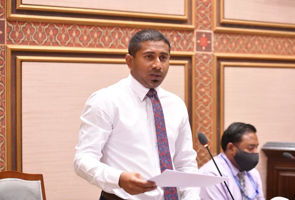 މަހްލޫފް ވިދާޅުވަނީ މެންބަރުން ފޯނު ބިލު ދައްކައިދޭނަމަ ގުޅާއިރަށް ފޯނު ނަންގަވާނެ ކަމަށް