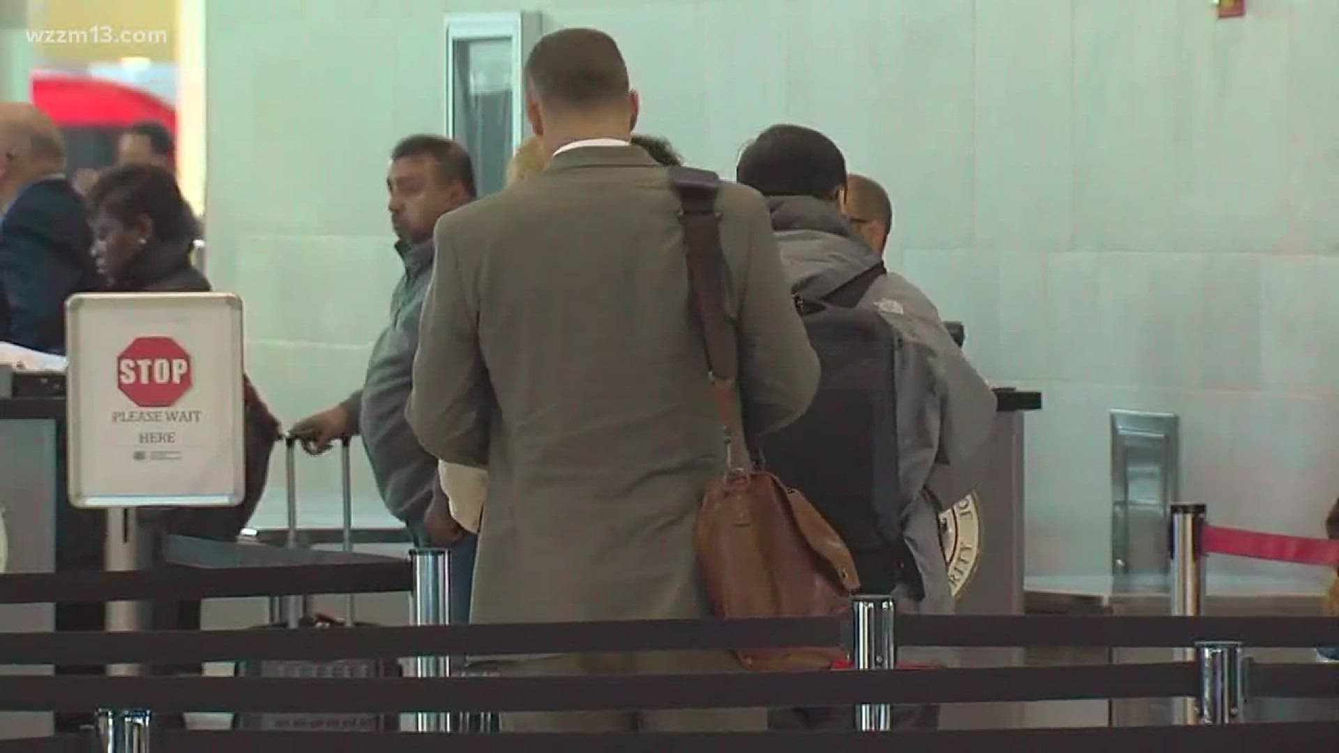 ފްލައިޓެއްގެ ތެރޭގައި ފިރިހެނަކަށް ޖިންސީ ގޯނާކުރި އަންހެނަކު ހައްޔަރުކޮށްފި