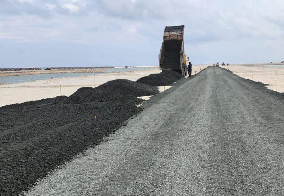 މުލީގައި ތަރައްޤީކުރާ "މީމު" އެއަރޕޯޓުގެ ރަންވޭގެ މަސައްކަތް ފަށައިފި