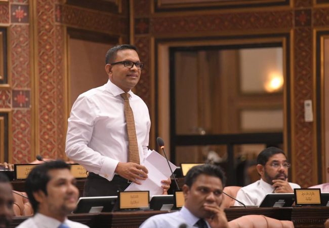 އެހެން ޕާޓީއެއްގެ ފަހަތަށް އެރުމަކީ އާއްމު މެމްބަރުން ބަލައިގަންނާނެކަމެއް ނޫން: އެމްއެންޕީ