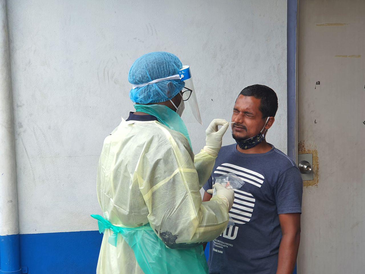 ކޯވިޑް-19: ދެކޮޅު ހެދި ދެމީހެއްގެ ސާމްޕަލް ނަގަން ކޯޓު އަމުރެއް