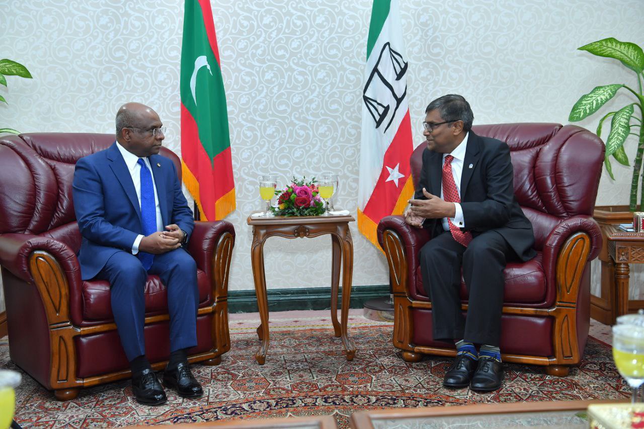 އދގެ އާއްމު މަޖިލީހުގެ ރައީސް، އުއްތަމަ ފަނޑިޔާރާއި ބައްދަލުކުރައްވައިފި