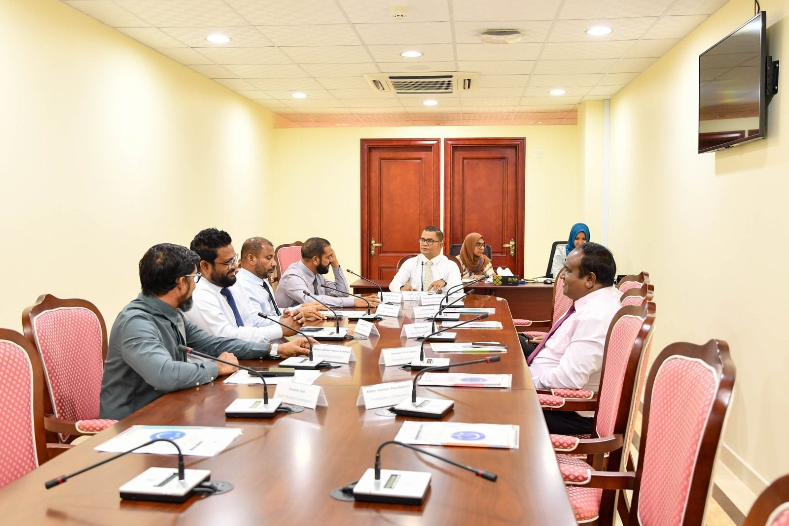 މަސްއޫލިއްޔަތުތަކާ އަޅާބަލާއިރު ލިބޭ މުސާރަ ކުޑަ: މަޖިލިސް މެމްބަރުން