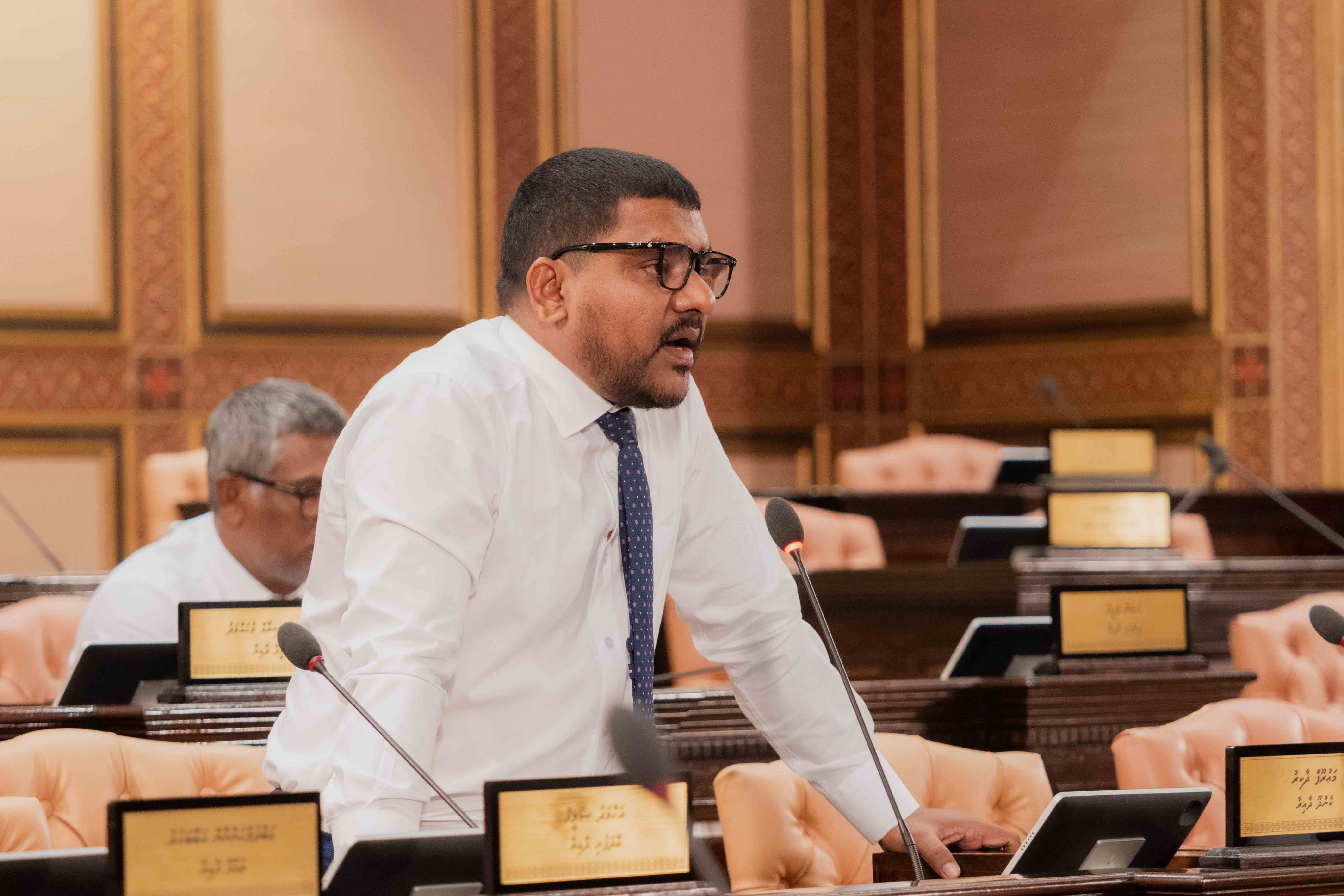 ރަށްވެހިކަން ބަދަލުކުރުމުގެ އިސްލާހަކީ ތޮއްޖެހުމުގެ މައްސަލައަށް އޮތް ހައްލެއް: މައުރޫފް