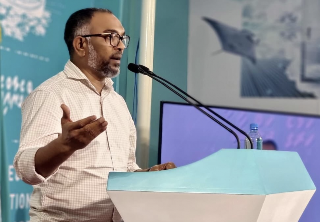 ވަޒީފާ ދިނީމަ ވޯޓު ލާނެ، ރައީސް ރަށްރަށަށް ދާކަށް ނުޖެހޭ: އަލީ އާރިފް