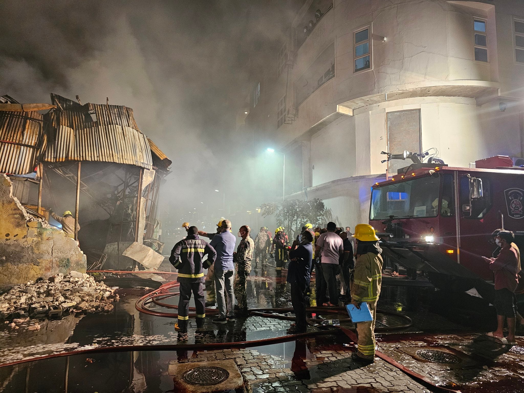 ގުދަނުގައި ރޯވި އަލިފާނުގެ ސަބަބުން ހަތަރު ގެއެއްގެ 32 މީހަކު ވަގުތީ ހިޔާގައި