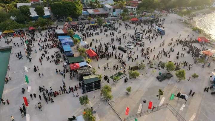 ހަވާއާއެކު މަރަދޫ އުޑުމަތި ދިއްލާލަނީ: އީދި ސަމާގެ ފޯރިގަދަ ނިންމުން މިރޭ ބަނދަރު ސަރަހައްދުގައި!