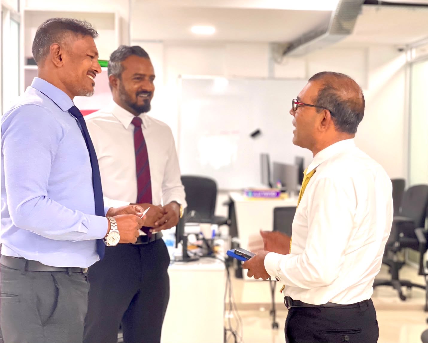 ރައީސް ނަޝީދު ރާއްޖޭގެ ސިޓީތަކުގެ މޭޔަރުންނާއި މިއަދު ބައްދަލު ކުރަށްވައިފި