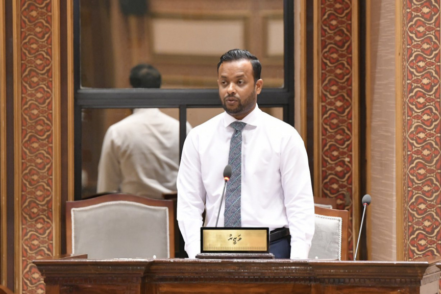 މަޝްރޫއުތައް ހުއްޓިފައި އޮތުމުގެ ބަހަނާއަކަށް މިނިސްޓަރު މުއްތަލިބު ދެއްކެވީ "ބޮޑުހިލަ"