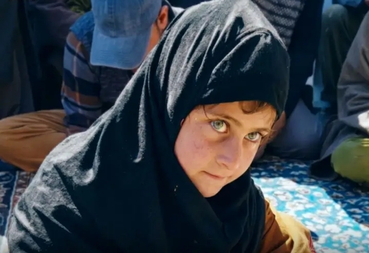 ކަޝްމީރުގެ ކުޑަކުއްޖަކު އޭނާ ރައްކާކުރި ފައިސާ އިރާނަށް ހަދިޔާކޮށްފި