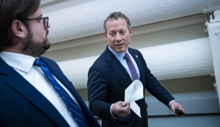 އިސްރާއިލުގެ ޕާސްޕޯޓް މަނާކުރުމުން އެމެރިކާގެ އެހީ ކަނޑާލާނެކަމުގެ ބިރުދައްކަނީ